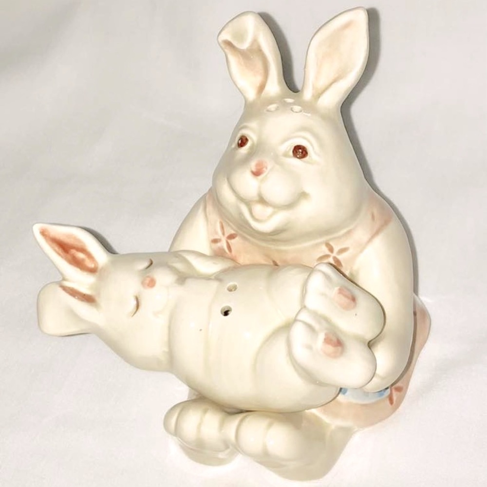 Vintage Fitz & Floyd Bunny Rabbit Mama Baby Salt Pepper Shakers Set